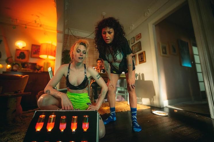 Film The Wrong Girls: amiche codependent con Kristen Stewart, Alia Shawkat, Seth Rogen - trama