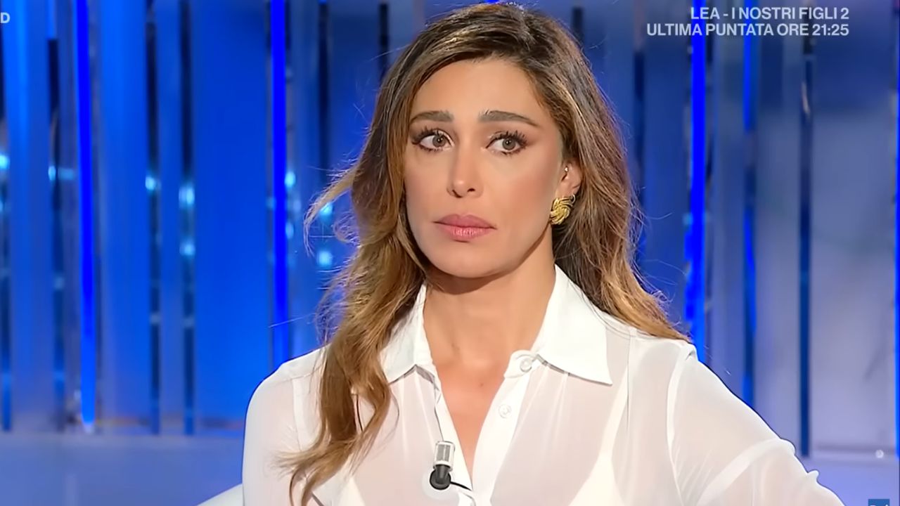 Belén cade da cavallo in spiaggia: il video della capriola stile Dragon Ball è virale