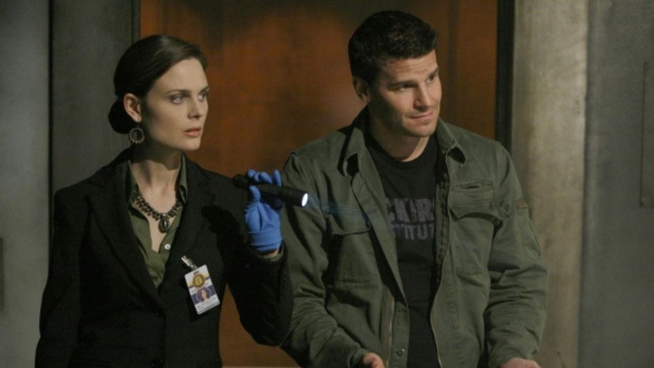 Su Netflix, la serie poliziesca con David Boreanaz che ha anticipato Criminal Minds