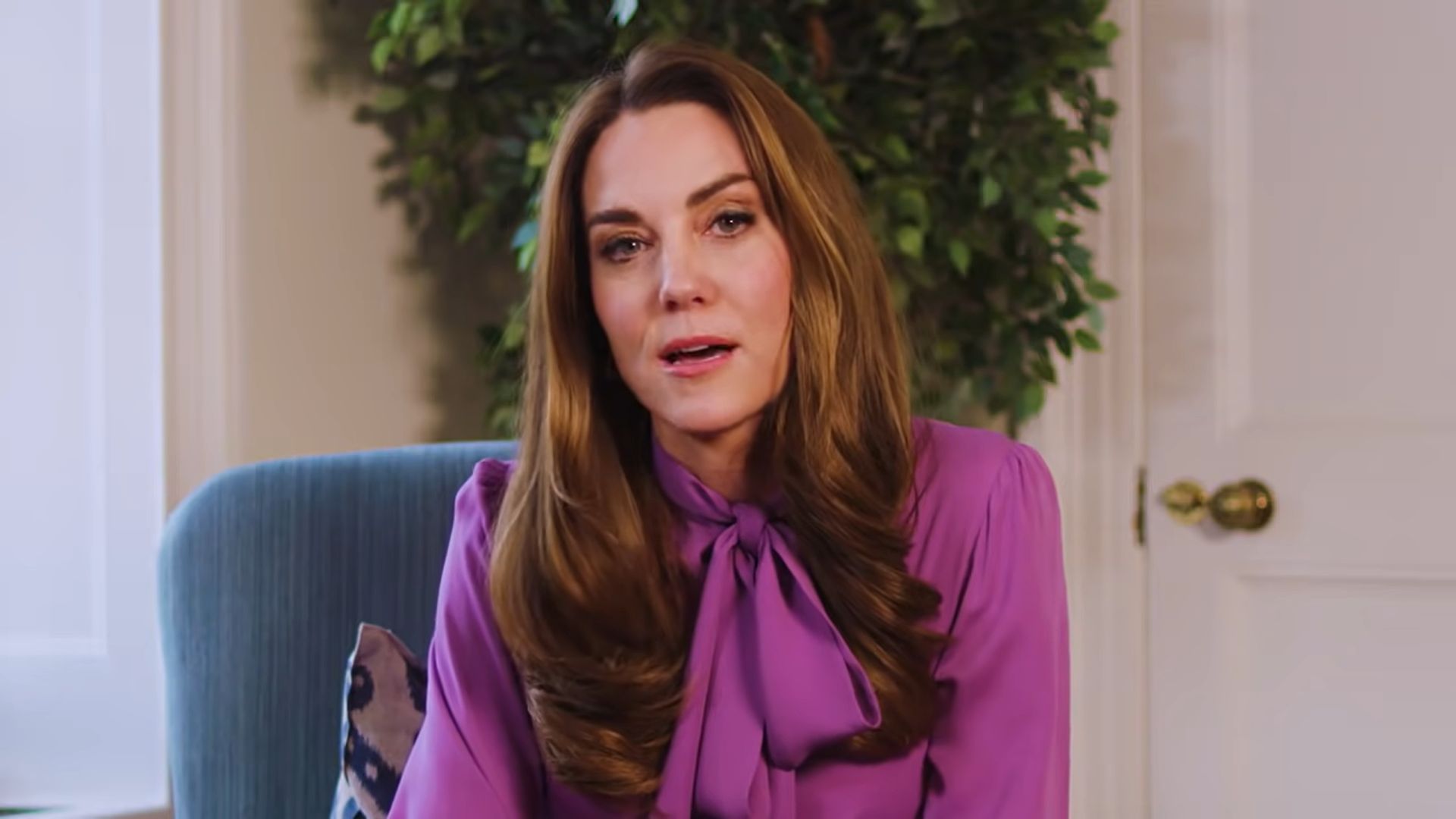 Kate Middleton in viola: l'abito è spettacolare ma il vero tesoro è la collana