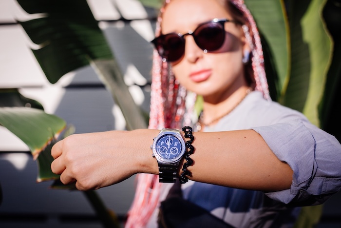 Perché alcuni orologi continuano a combinare le lancette con il display digitale?