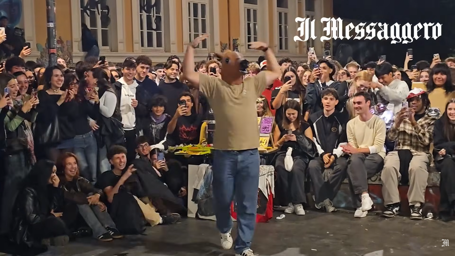 Cos'è l'aura battle, il fenomeno nato su TikTok che sta invadendo scuole e quartieri