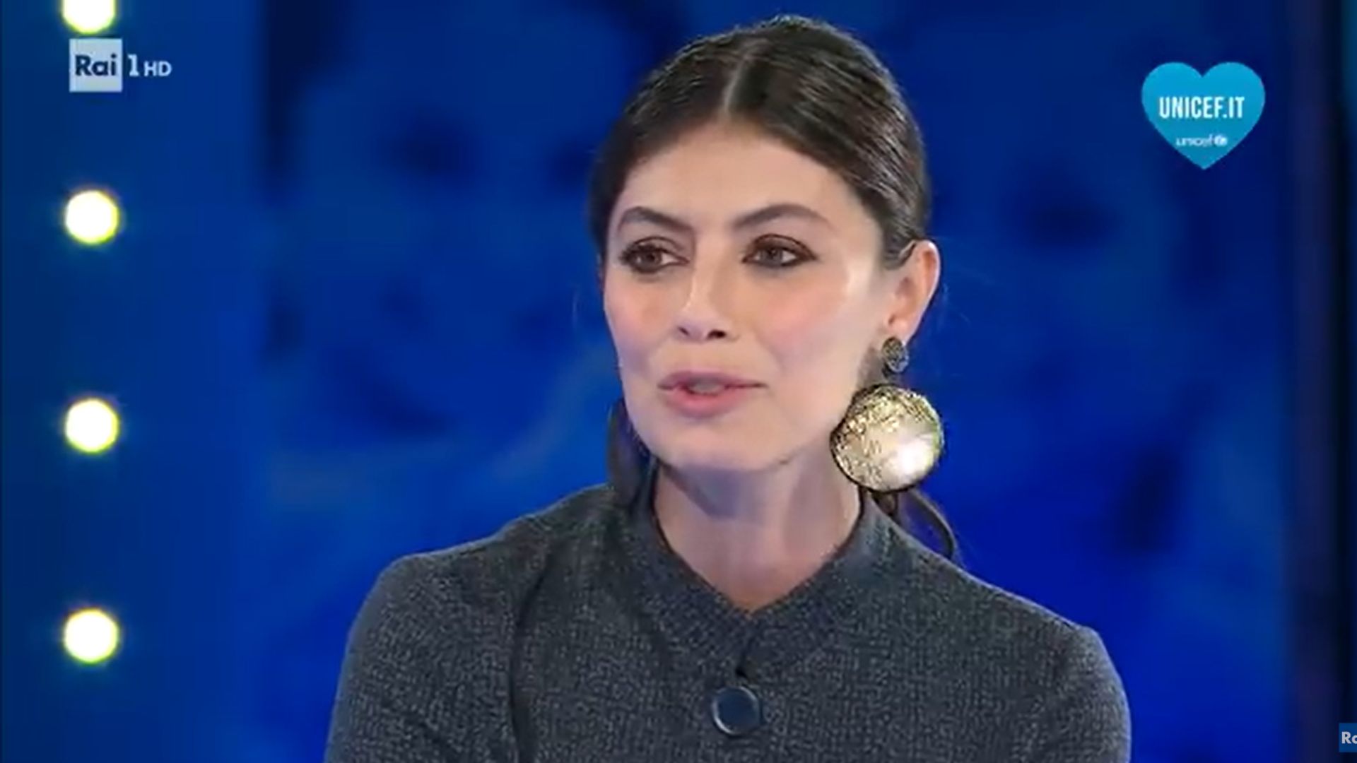 Alessandra Mastronardi in Miu Miu: il completo blu notte che ha conquistato Roma