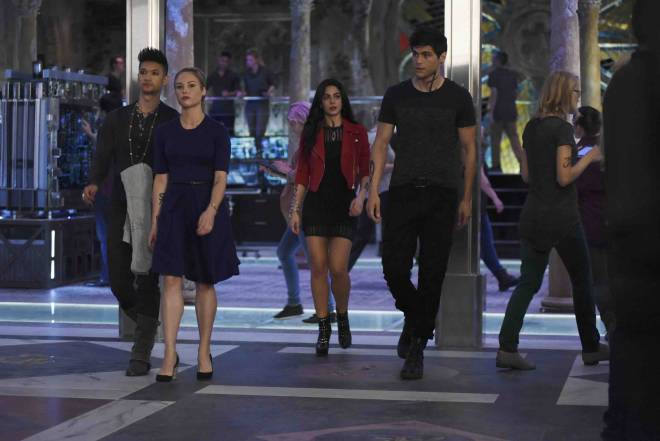 Shadowhunters, la lotta ai demoni continua nella seconda stagione della serie fantasy 