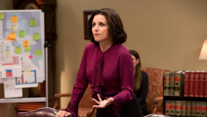 Veep, sesta stagione: il trailer ufficiale e la caotica routine lavorativa della protagonista 