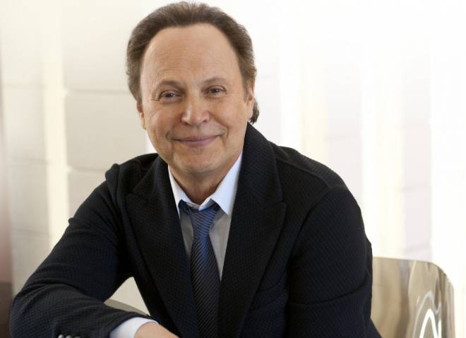 Billy Crystal, nel nuovo film commedia su un artista depresso diretto da Barry Levinson