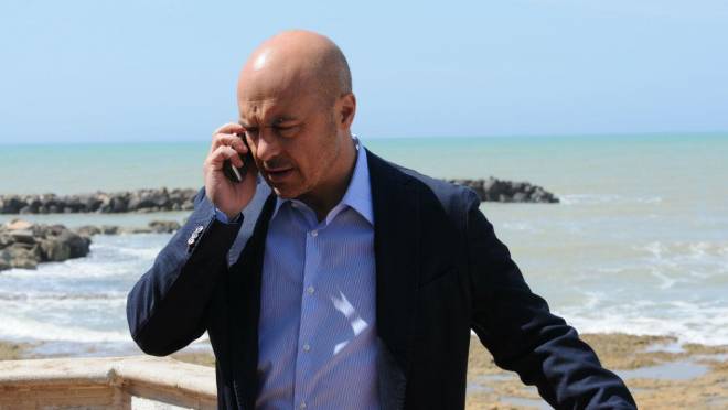 Il commissario Montalbano, episodio 'La pista di sabbia': corse clandestine di cavalli