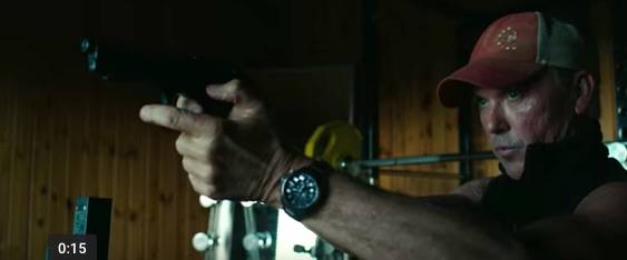 American Assassin, cruente immagini nel trailer del film thriller con Michael Keaton  