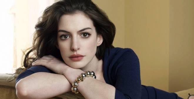'The Lifeboat', il film prodotto ed interpretato da Anne Hathaway ha un nuovo regista