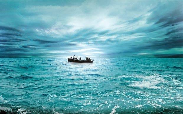 'The Lifeboat', Anne Hathaway protagonista del film tratto dal libro di Charlotte Rogan